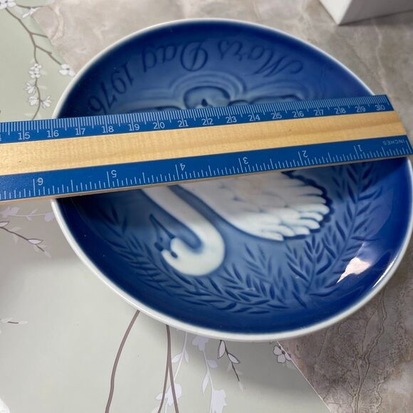 Bing & Grondahl 1976 Swans Mothers Day plate. - Picture 2 of 6